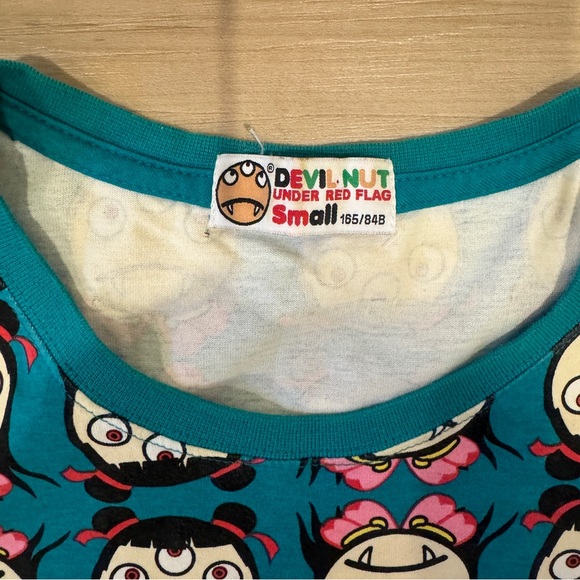 Devil Nut Under Red Flag women’s small tshirt three eye’d girl print in teal - Picture 3 of 5
